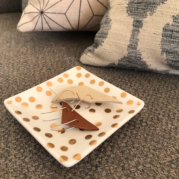 Minimalist gold earrings, Gold - Picture 2 of 3